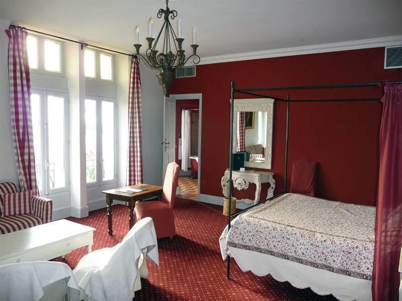 Hostellerie Du Chateau Des Fines Roches Châteauneuf-du-Pape Exterior foto